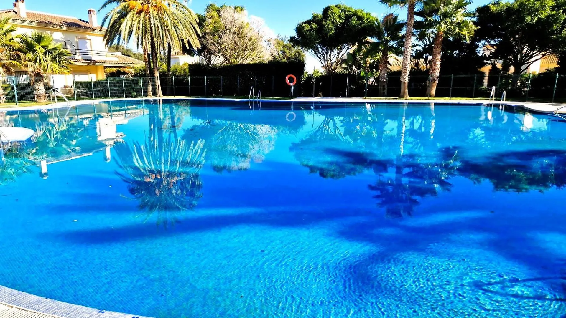 Spacious Apartment In San Roque Golf Club