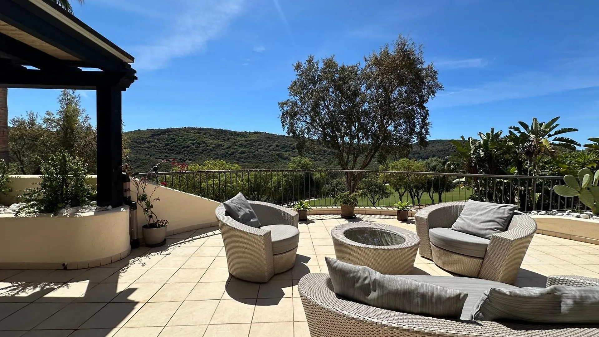 Spacious Apartment In San Roque Golf Club Spain
